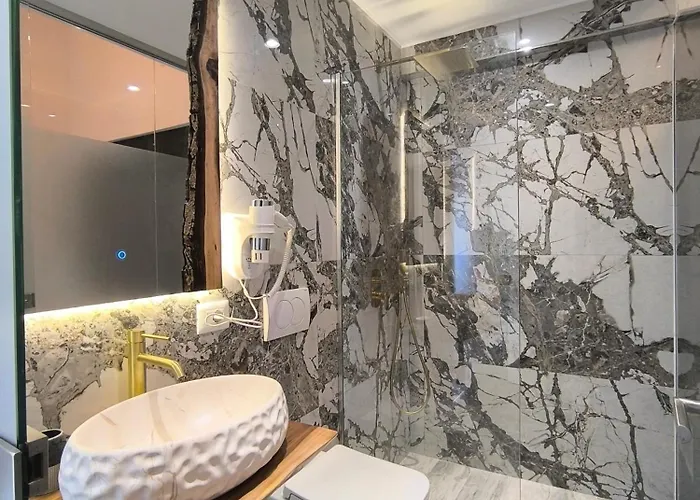 Bodini Gasthuis Himare